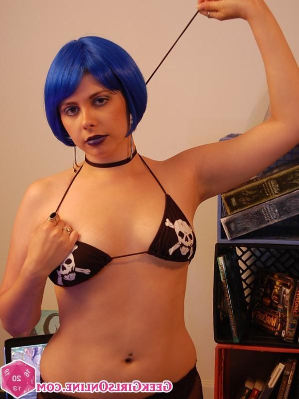 15P Hot nerdy geek girl