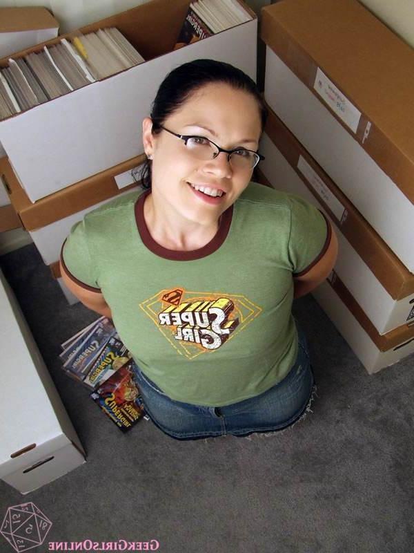 15P Hot nerdy geek chicks