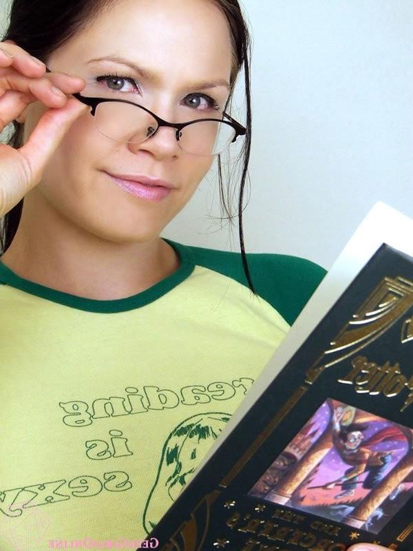 15P Hot nerdy geek chicks