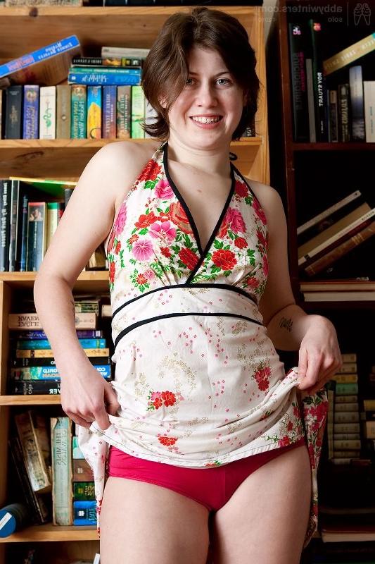 14P Hairy amateur Juno peels off her red undies