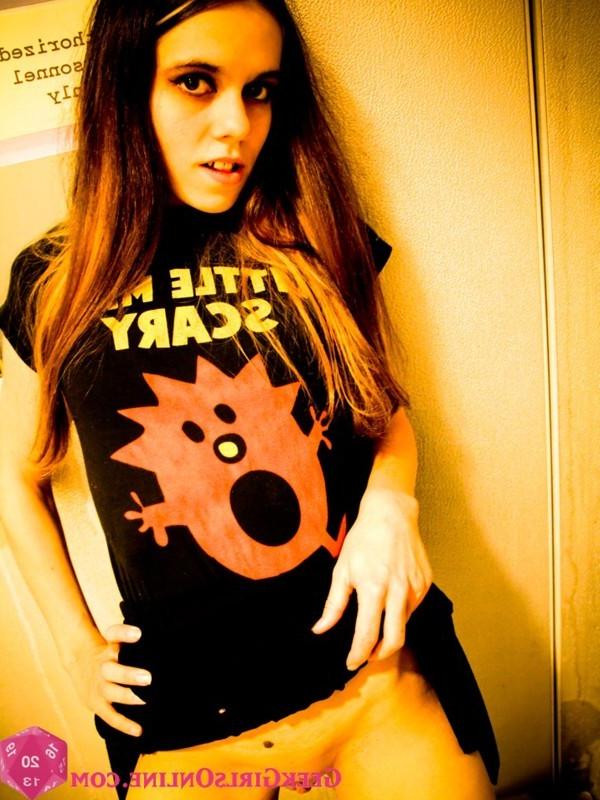 15P Hot nerdy geek girl