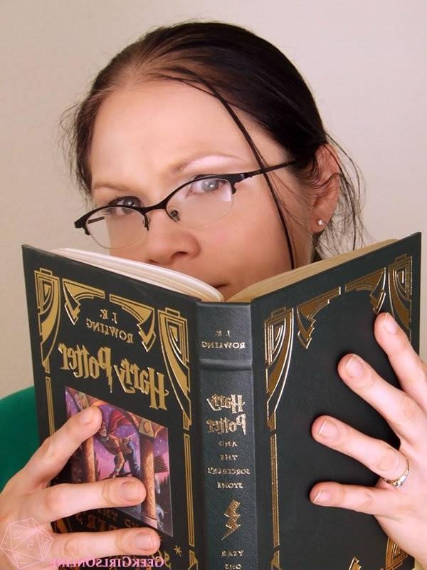 15P Hot nerdy geek chicks