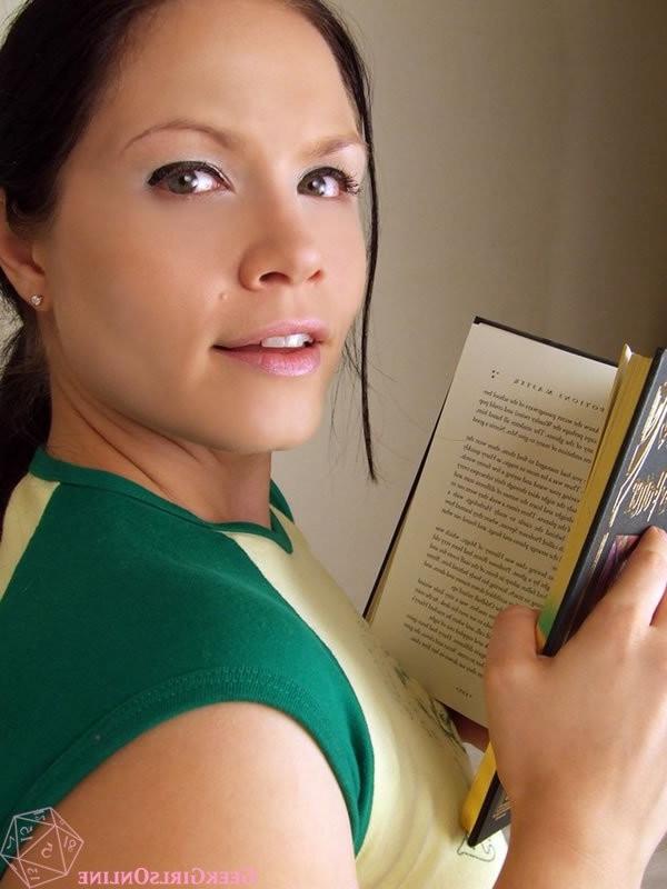 15P Hot nerdy geek chicks