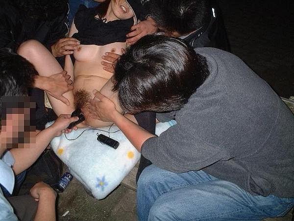 10P Horny asian gf rough fucked in public
