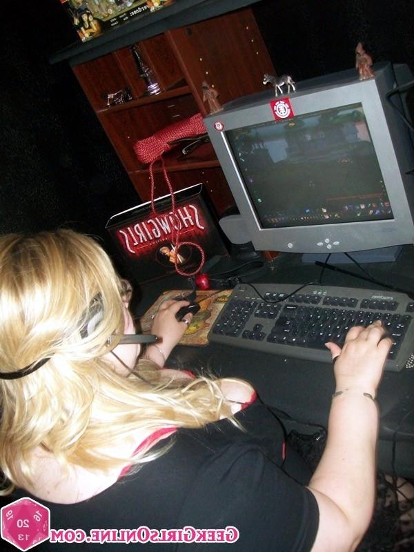 15P Hot nerdy geek girl