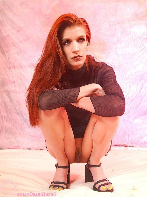14P Hot nerdy geek girl
