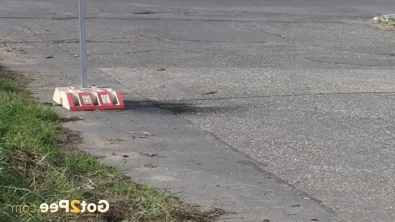 15P Brunette girl makes a pissy puddle on the road