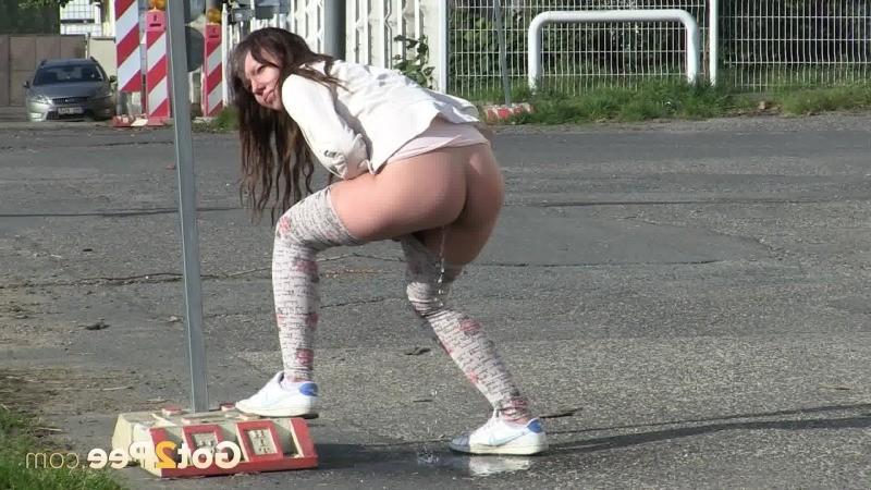 15P Brunette girl makes a pissy puddle on the road