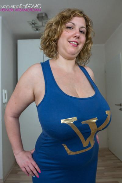 15P Busty amatuer BBW babe Emily showing off gigantic tits