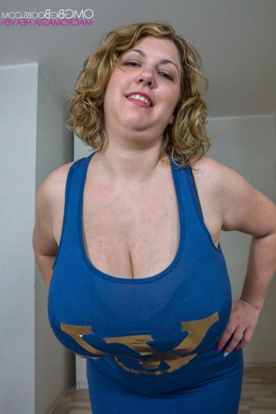 15P Busty amatuer BBW babe Emily showing off gigantic tits