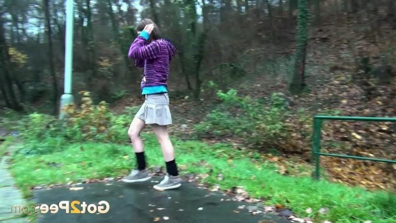 15P Brunette pisses while standing up next to a road