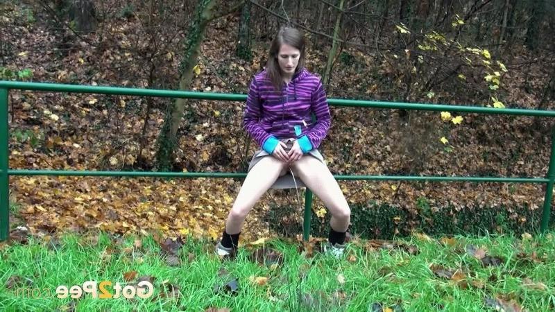15P Brunette pisses while standing up next to a road