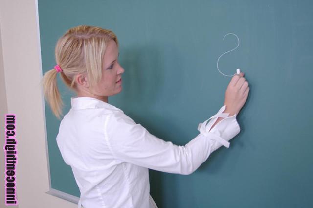 16P Schoolgirl in stockings love to fuck and suck in the classroom