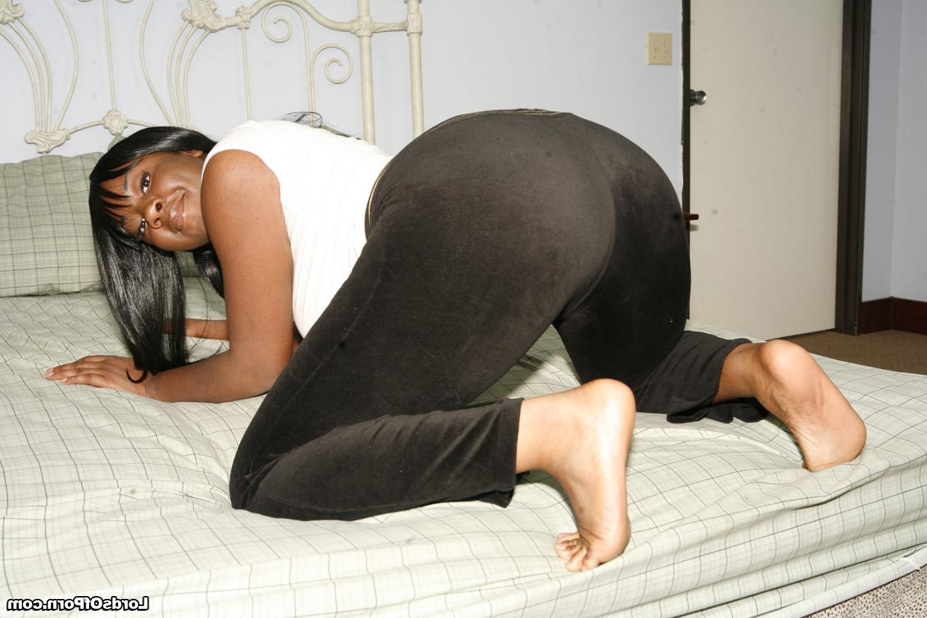 12P horny black chick fucking hard
