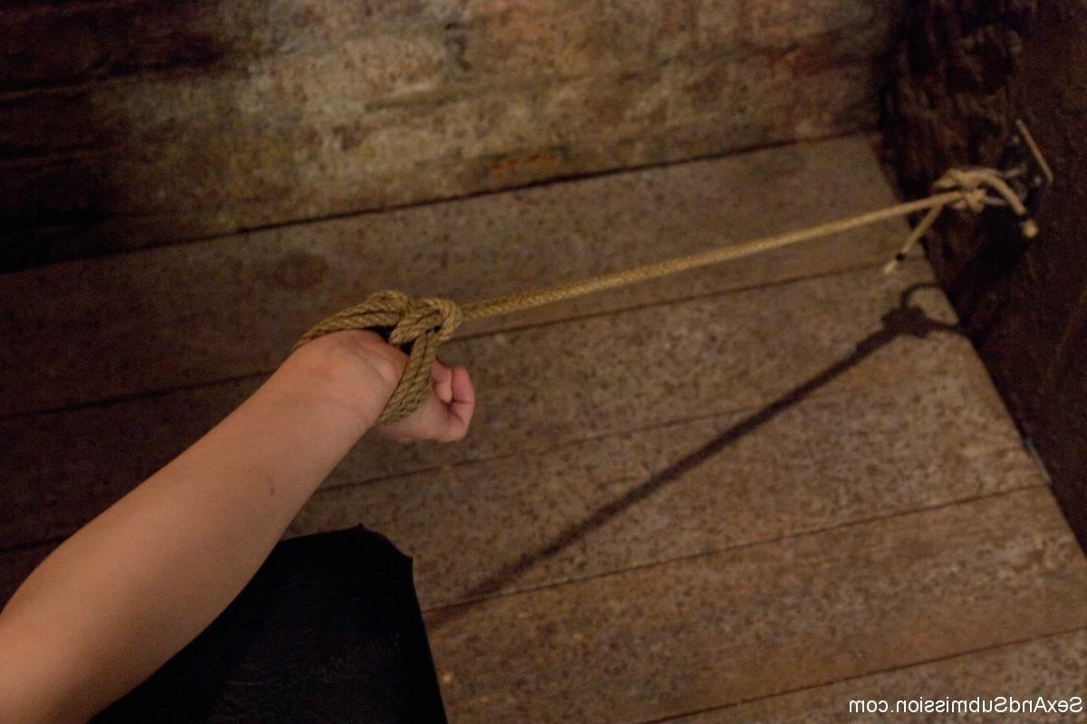 24P Two slaves compete and ass fuck in bondage double fisting