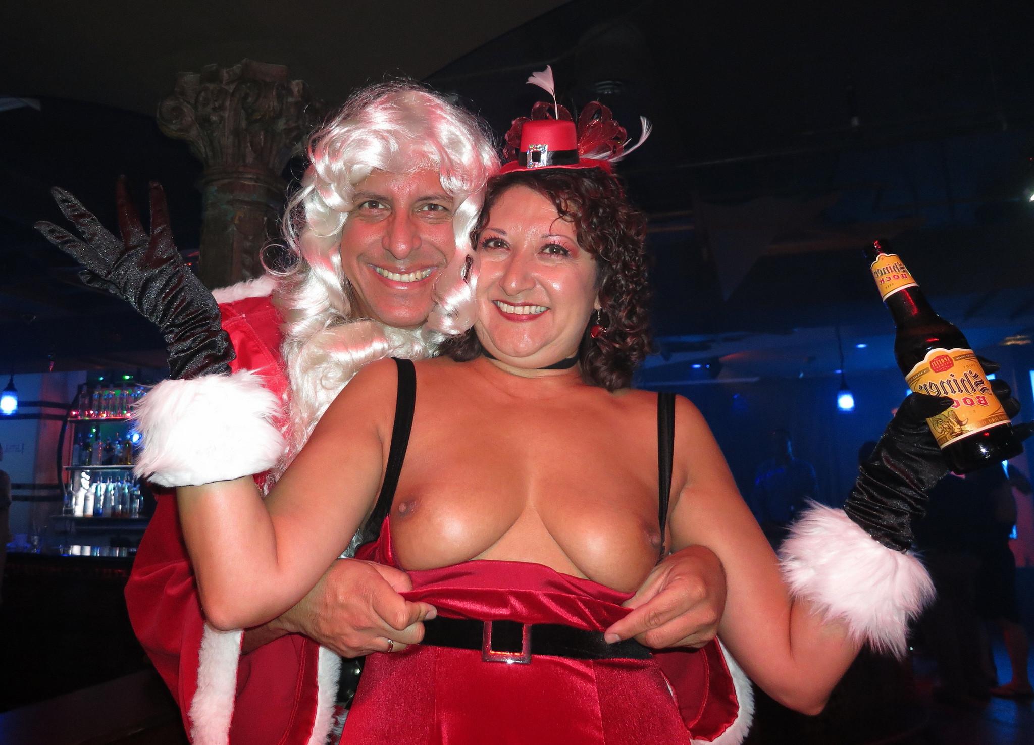 14P Amateur exhibitionists flash boobs and twats in public