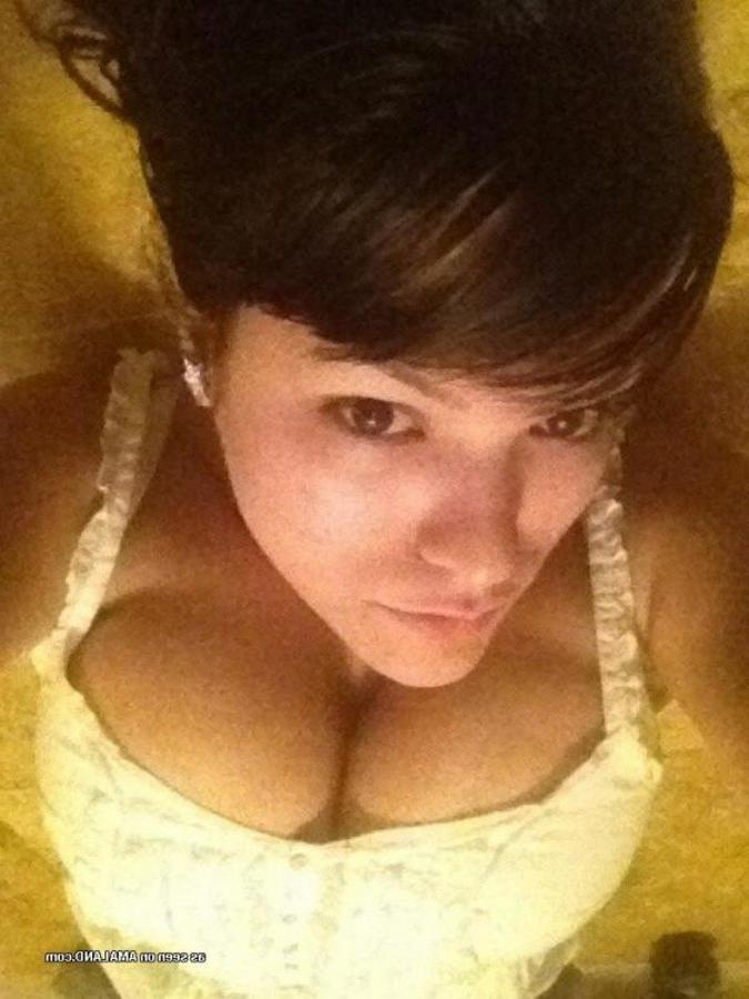 10P Babes displaying their knockers for their horny BFs