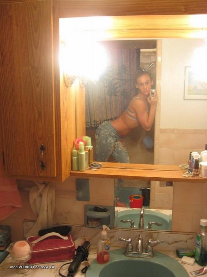 9P Sexy babe camwhoring in her kinky underwear