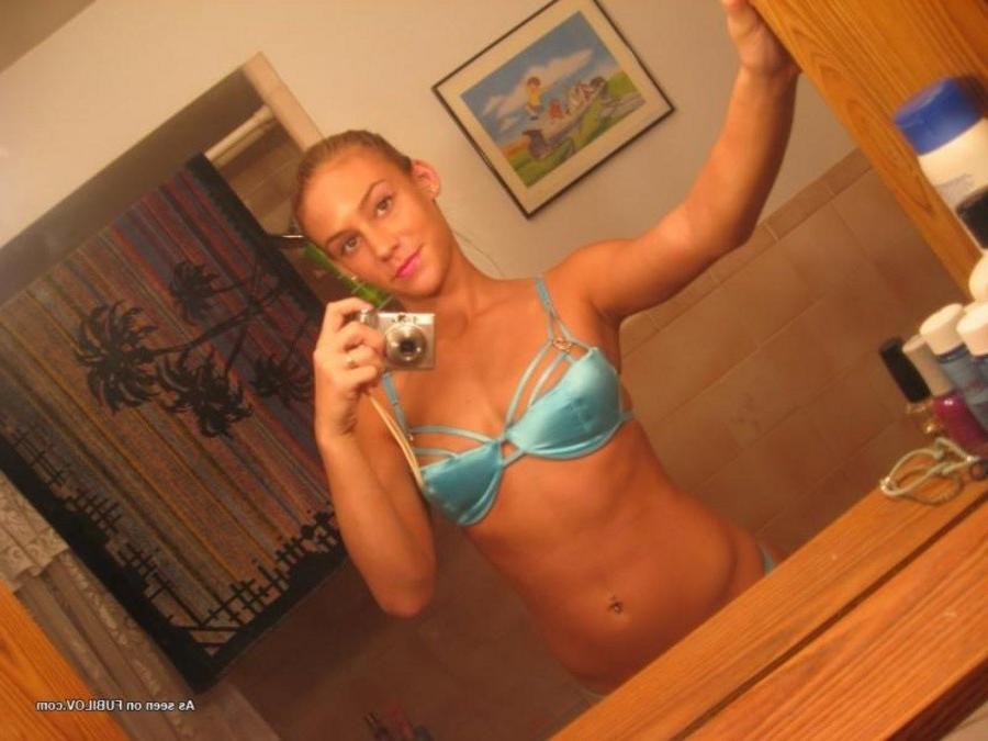 9P Sexy babe camwhoring in her kinky underwear