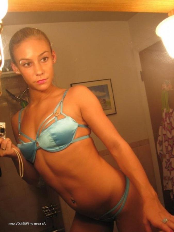 9P Sexy babe camwhoring in her kinky underwear