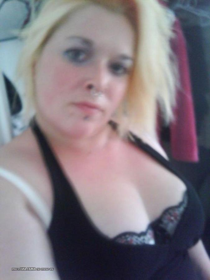 10P BBW scene chick with tattoos and pink hair