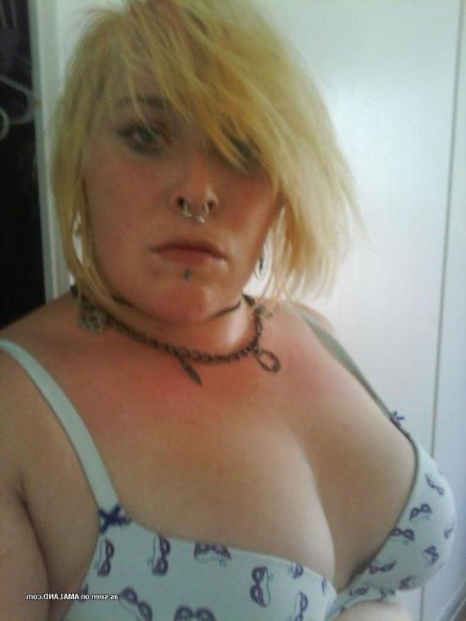 10P BBW scene chick with tattoos and pink hair