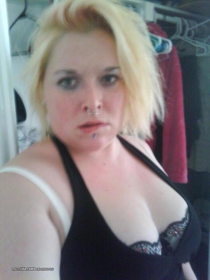 10P BBW scene chick with tattoos and pink hair