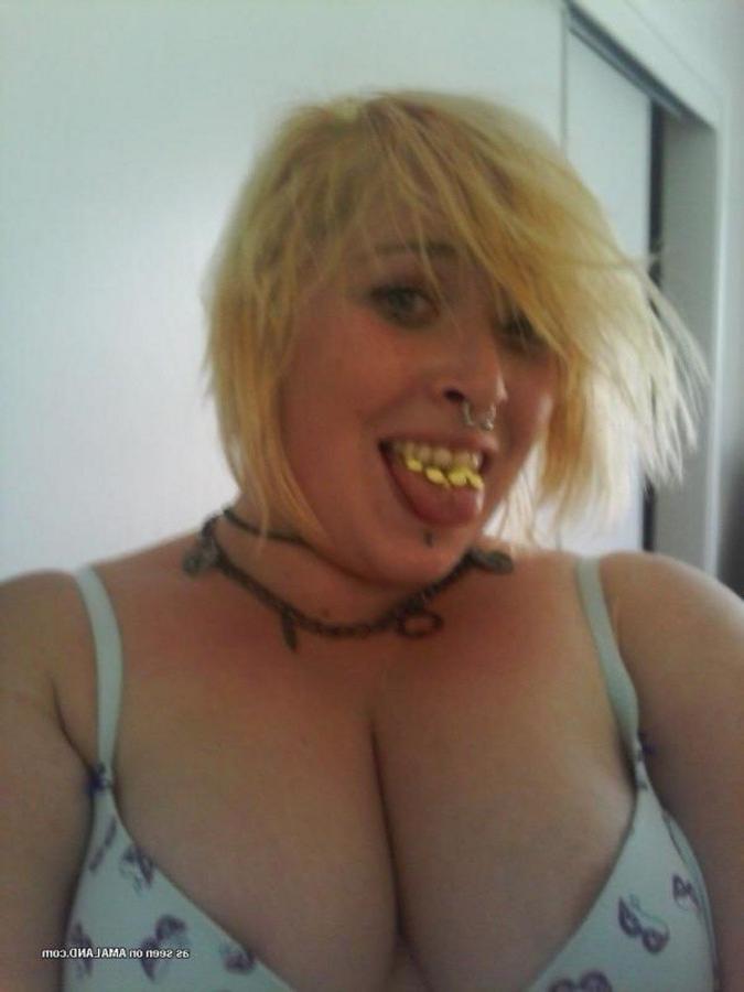 10P BBW scene chick with tattoos and pink hair