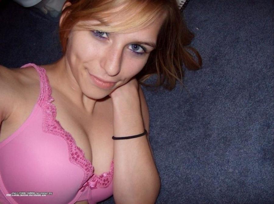 11P Cute amateur kinky gf camwhoring in her pink underwear