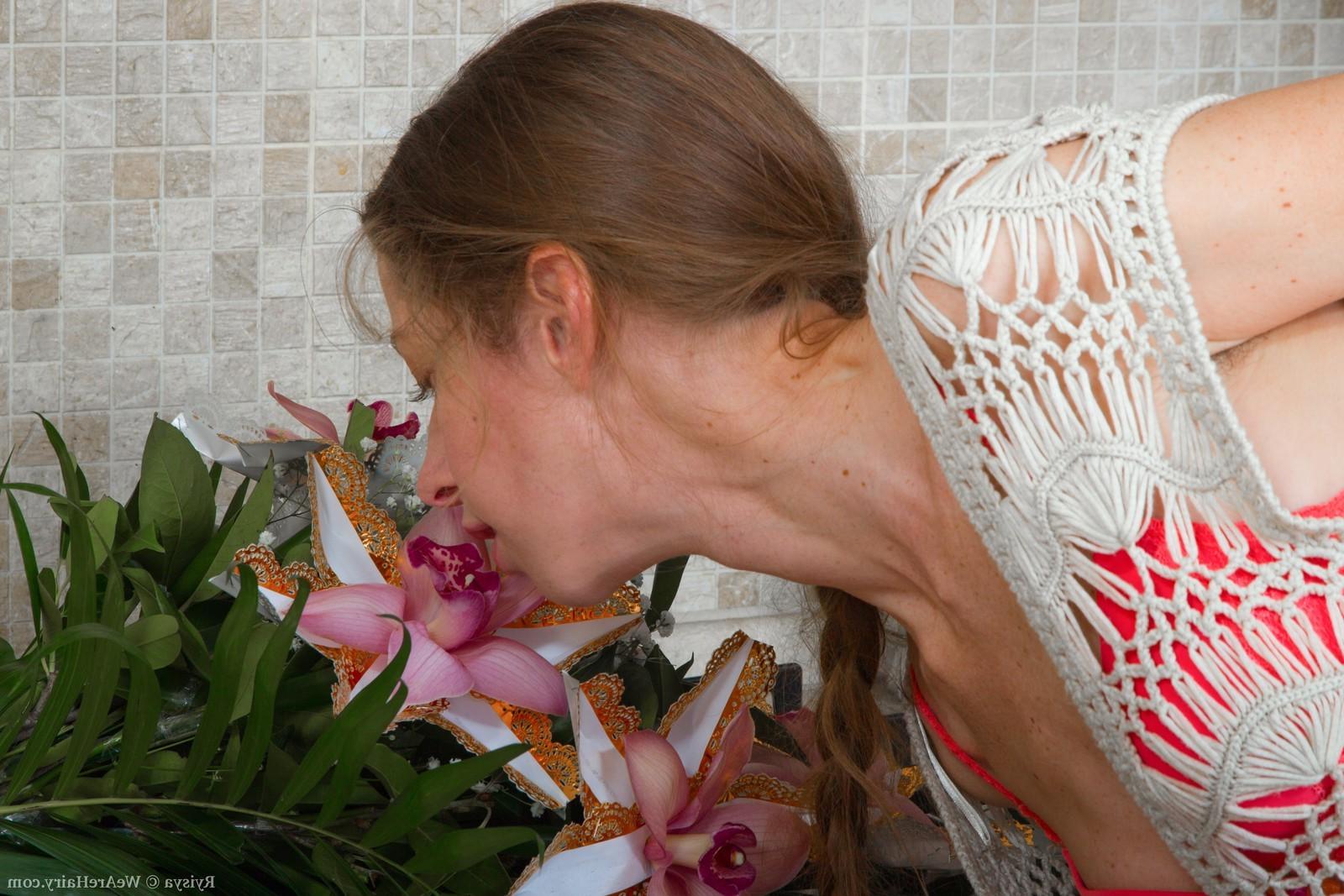 16P Ryisya shows off flowers and strips in kitchen