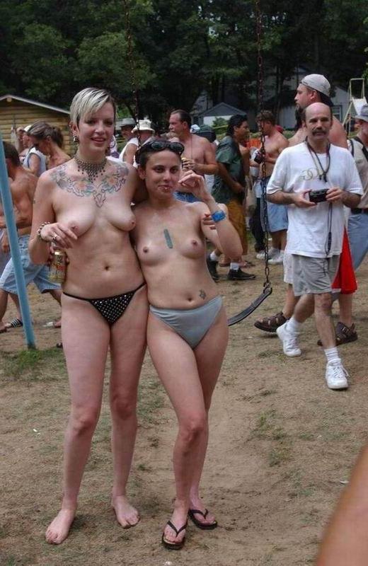 11P cute tattoed amateurs poser