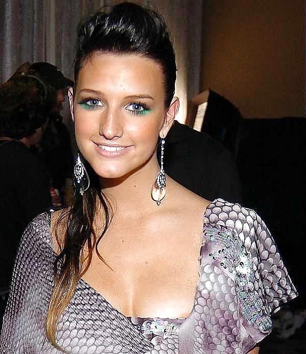 25P Beautiful Celebs Nip Slip by Voyeur TROC