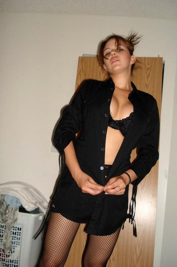 11P Hot brunette posing and sucking cock