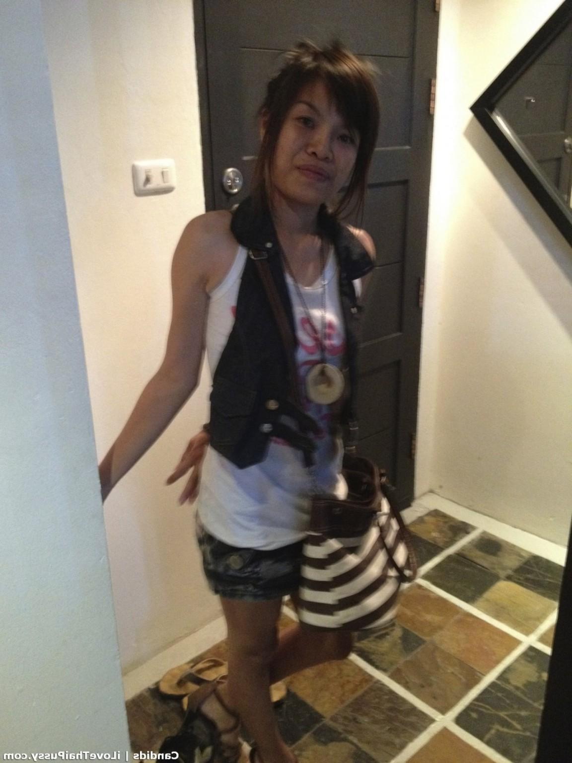 25P Hot Thai bargirl bareback no condom creampie sex tourist loves asian babe