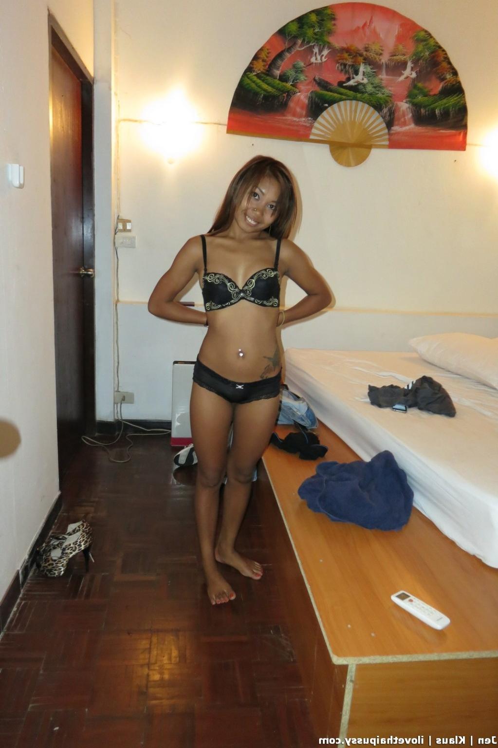 25P Hot Thai bargirl bareback no condom creampie sex tourist loves asian babe
