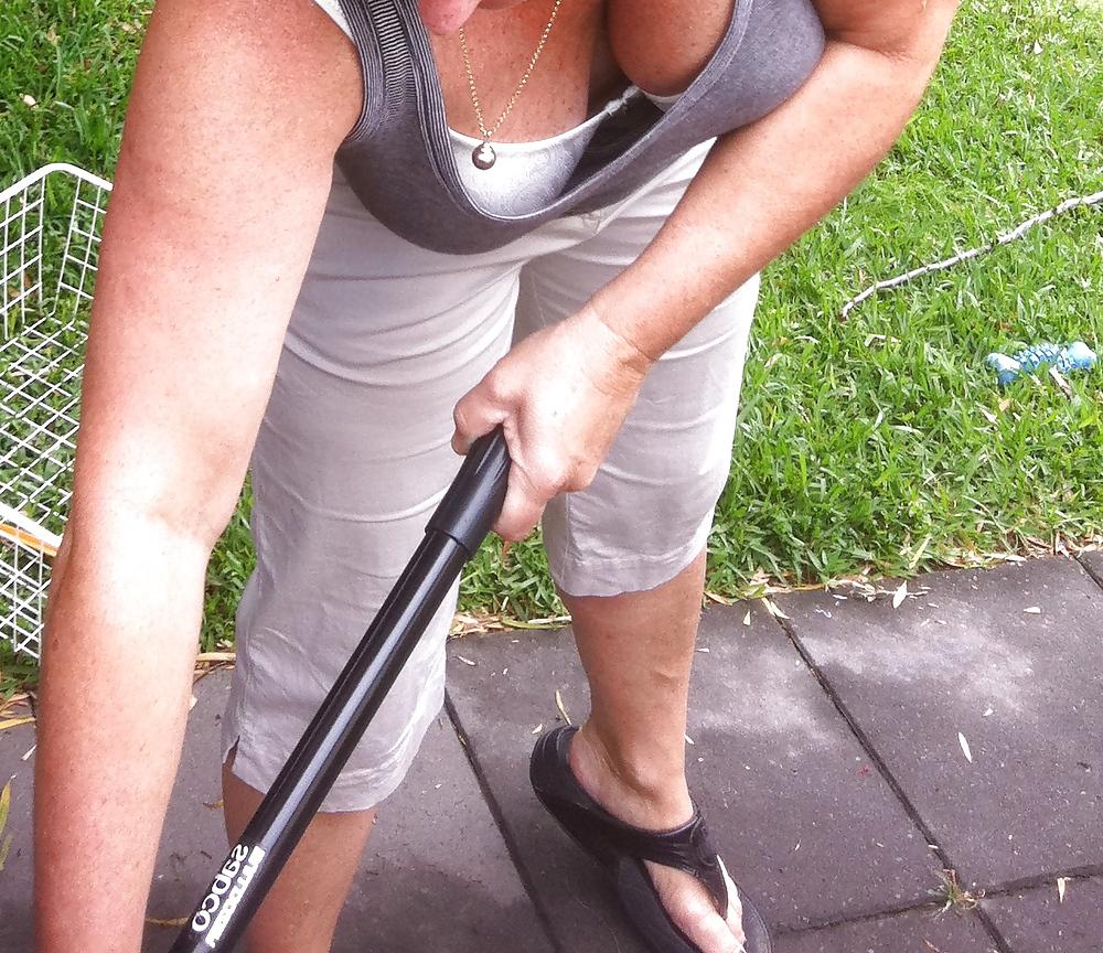 24P Michelle's yummy cleavage