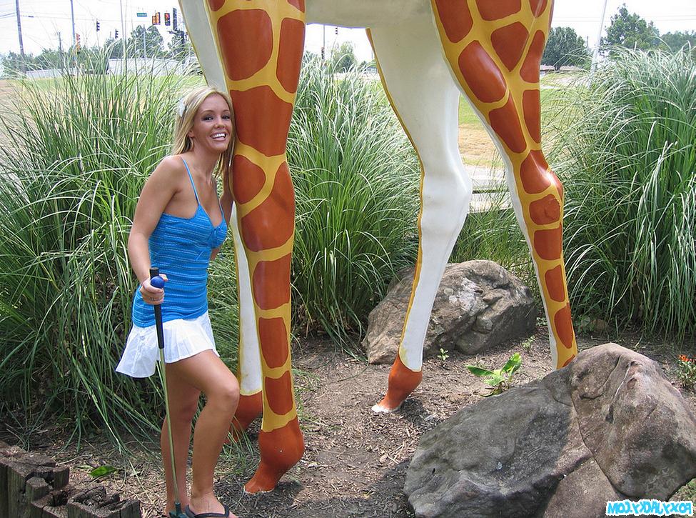 15P Foxy Jacky loves to have fun at the mini golf course