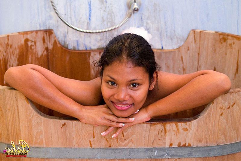 15P Indian Asha Kumara oiled and soaking wet in the shower