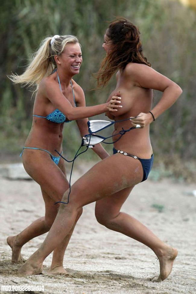 17P Real gfs get naked in public and pose outdoors gallery 21