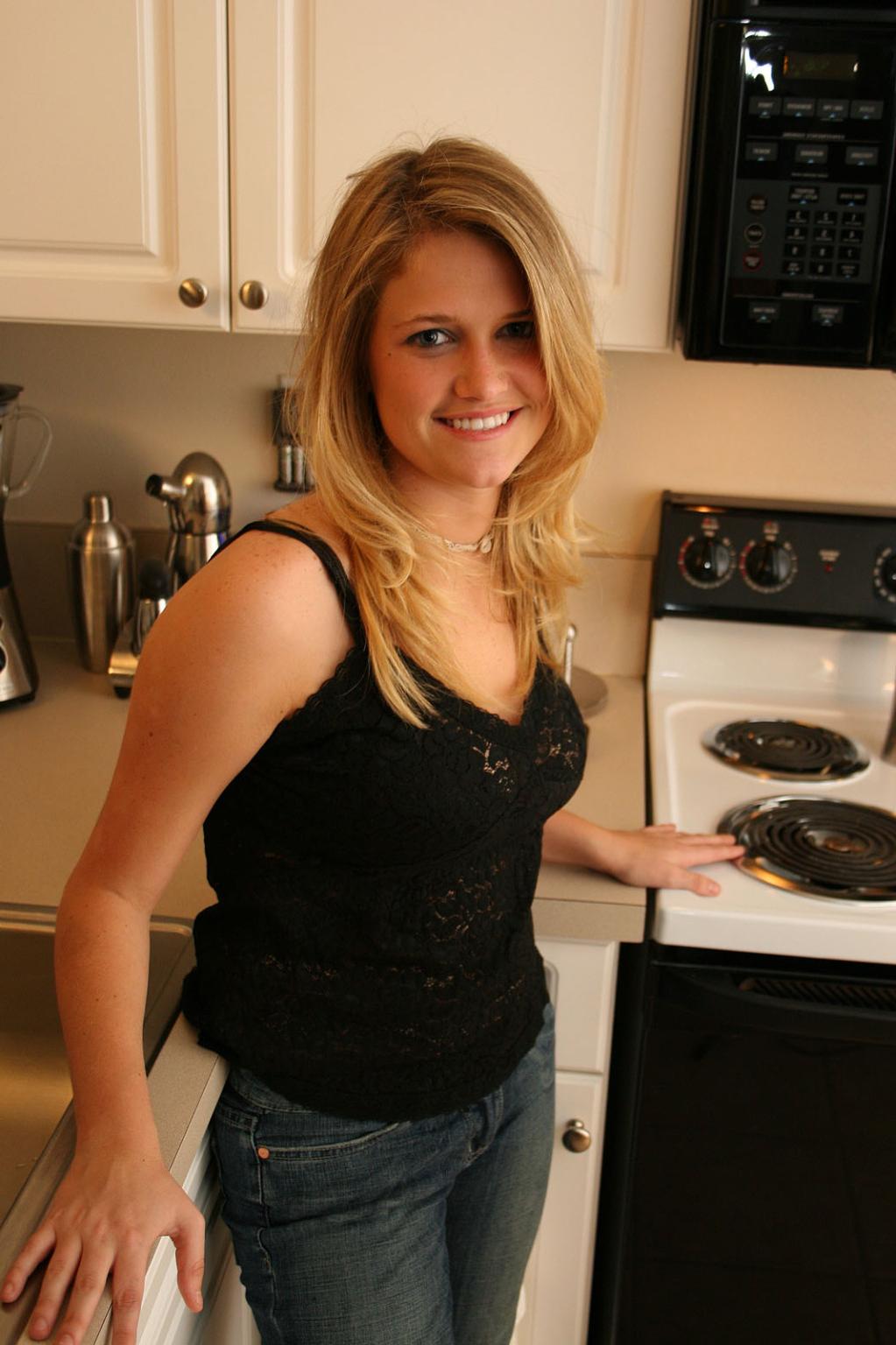 12P Sam gets freaky in the Kitchen