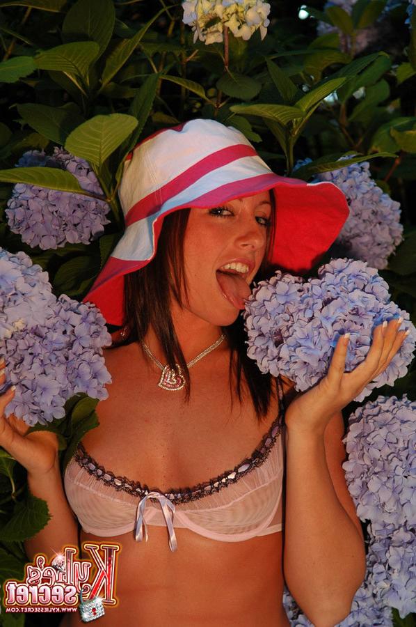 12P Kylies getting naked in public