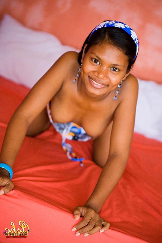 15P Asha Kumara accidentally shows her nipple in a sundress