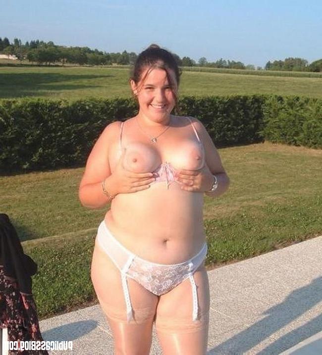 15P Real gfs get naked in public and pose outdoors gallery 15