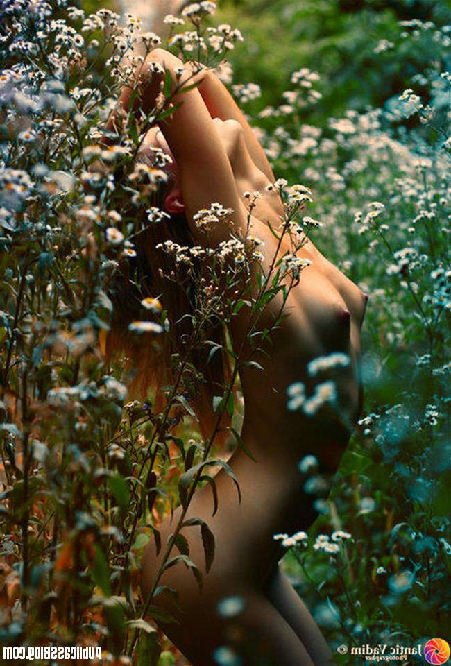 15P Real gfs get naked in public and pose outdoors gallery 11