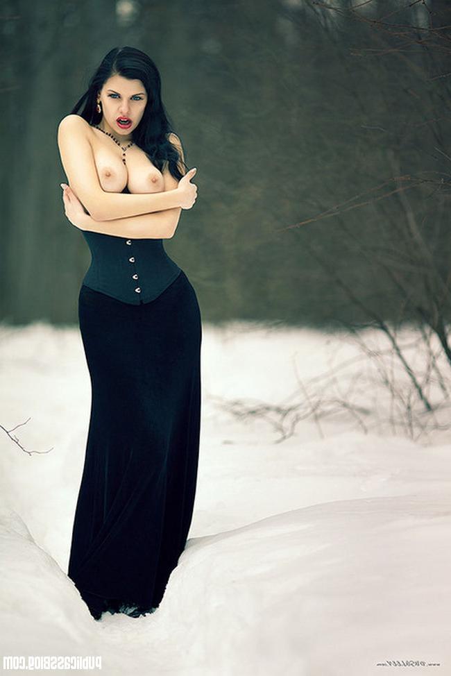 15P Real gfs get naked in public and pose outdoors gallery 4