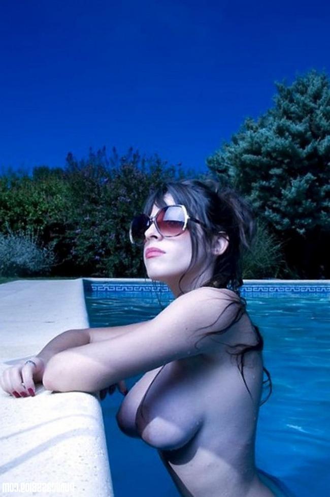 15P Real gfs get naked in public and pose outdoors gallery 4