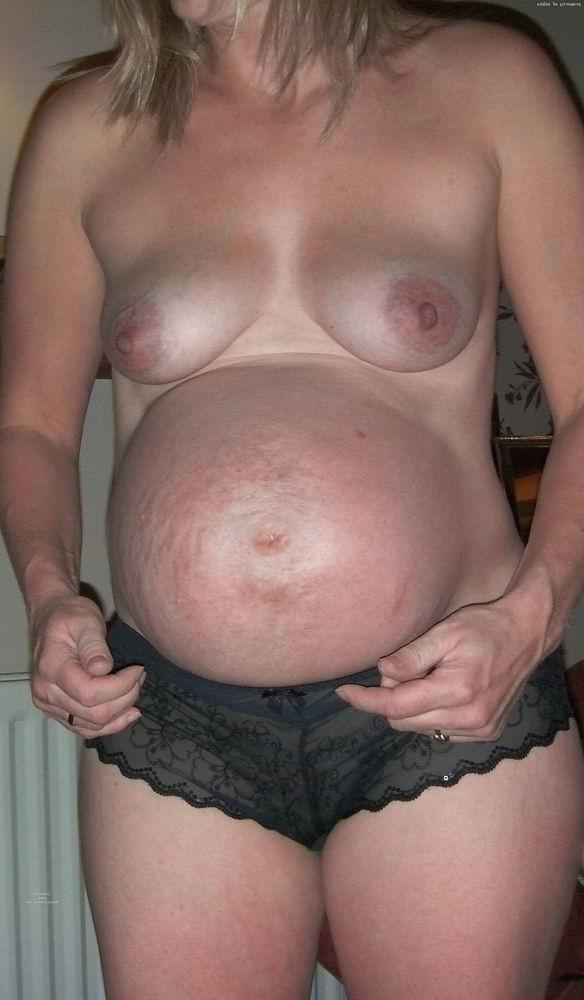 16P amateur pregnant babes showing bellies and pussies