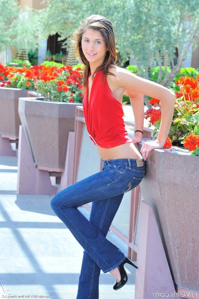 16P Erotic Teen Model Naked In Public
