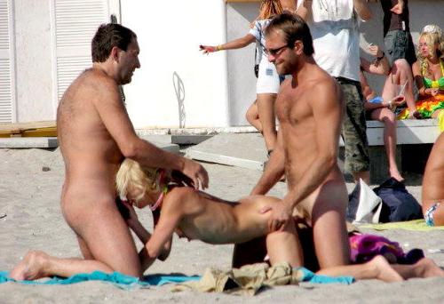 12P Very exhibionist girlfriends fucks in public