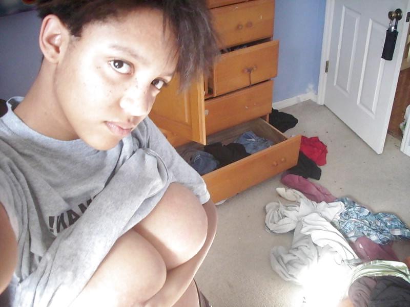 25P BLACK AMATEUR GIRLS - SELF PICS V
